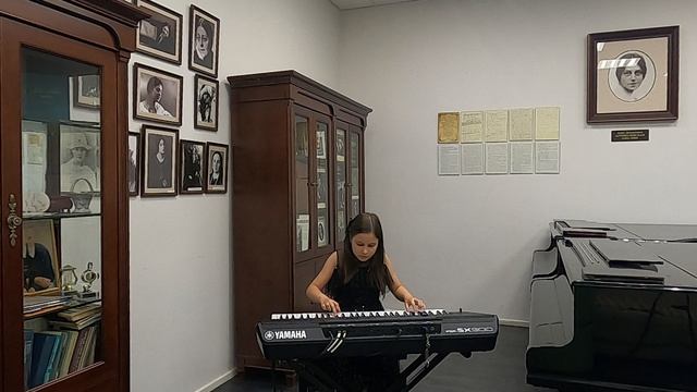 София Фадина, 9 лет. К. Нильсен "Часы с музыкой"