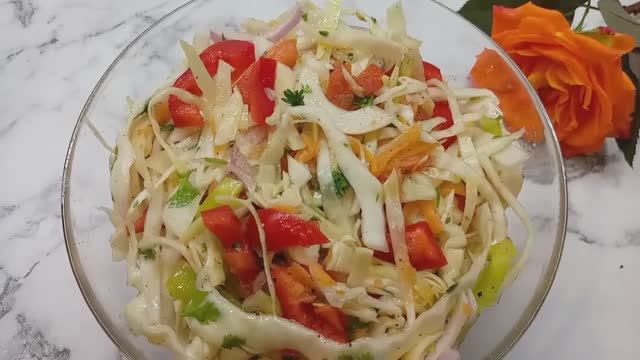 Осенний, очень вкусный салат из капусты. Просто и вкусно!
