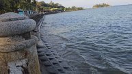 Вьетнамец в открытом море на надувном круге, как от туда заплыл?