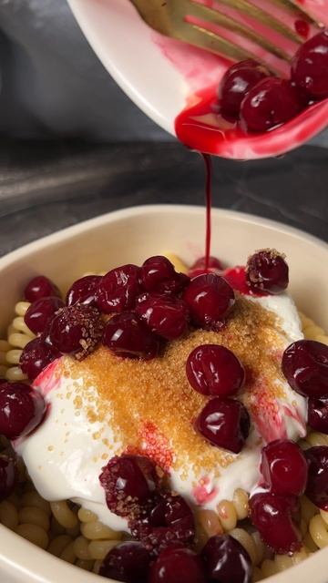 🥟ЛЕНИВЫЕ ВАРЕНИКИ🍒
Кбжу на всю порцию: 460 - 23 - 12 - 64