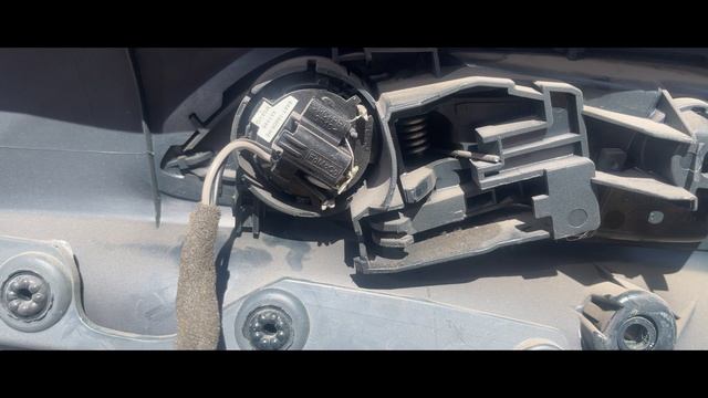 Установка Raven Easy Install Neo Tweeter V.2 в Ford Fiesta в штатное место