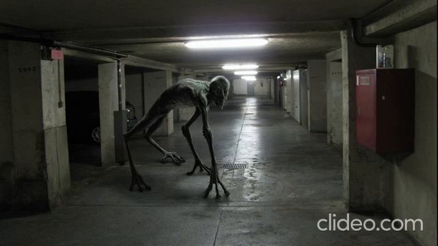 страшные истории. монстр на дороге