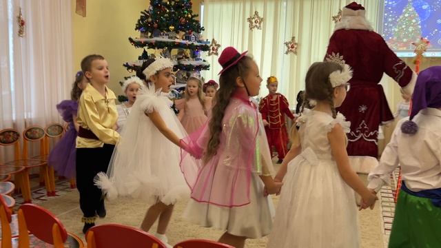 НОВЫЙ ГОД-2024. "СПЯЩАЯ КРАСАВИЦА". ХОРОВОД.  Подготовительная гр.№4