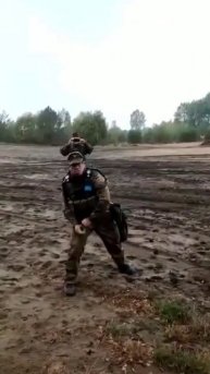 В Эстонии во время учений НАТО эстонский военный вдруг внезапно вспомнил русский язык 😀...