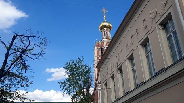 07.05.2021. Москва. Экспозиции на против Мужского монастыря на Петровке. Петровка 25.