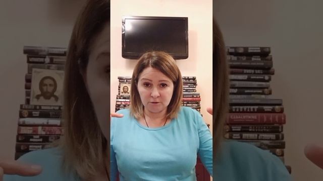 Православная на литургии,на камеру задает вопросы перед чашей с причастием.