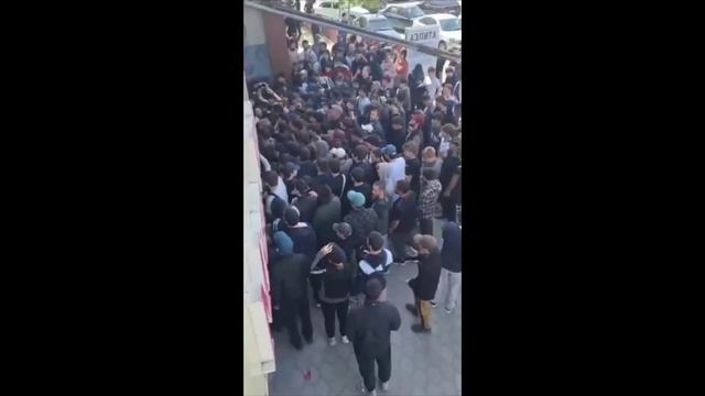 ВЫ РОССИЯНЕ ? НЕТ МЫ ДАГЕСТАНЦЫ))) В Дагестане разнесли спортивный магазин из-за акции Всё по 99 руБ