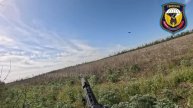 Боец 98 дивизии с автомата сбивает вражеский ФПВ - дрон