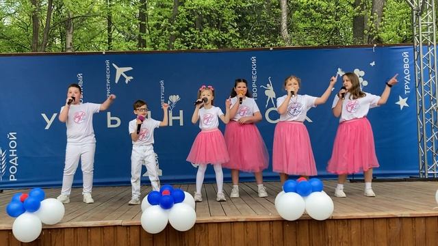 Лиза Николаева в хоре «Нипочем» в парке Победы 2025 4 мая