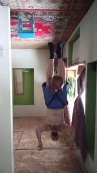 Подтягивания с доп.весом ( вверх ногами 😂)