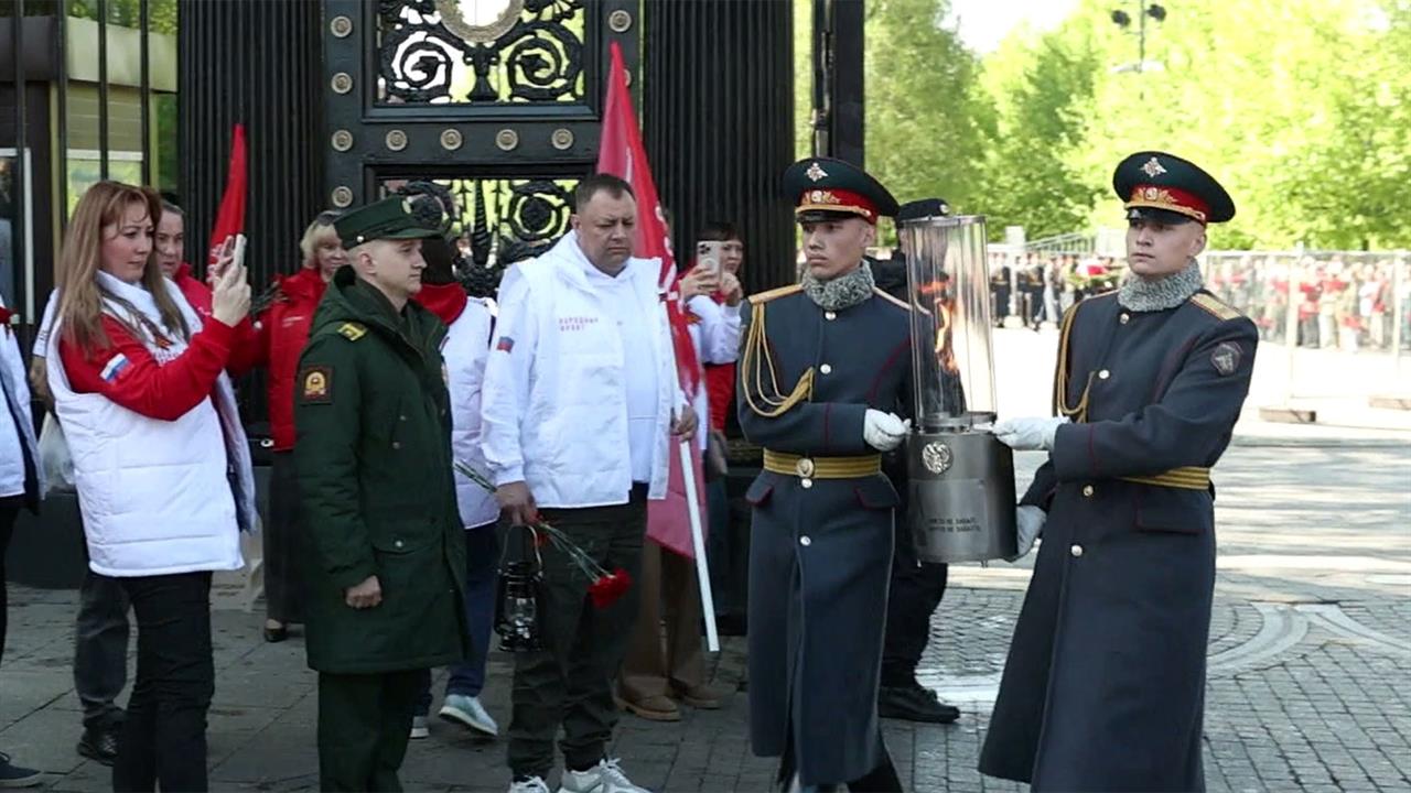 В Александровском саду дан старт международной акции "Огонь памяти"
