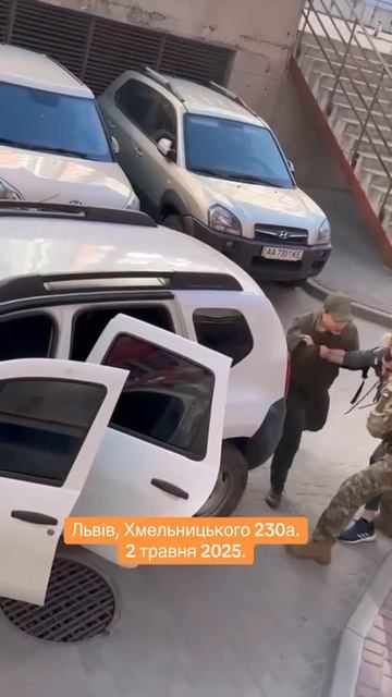 ТЦК во Львове начали усиленно добирать недостоющих до плана "добровольцев" !!!