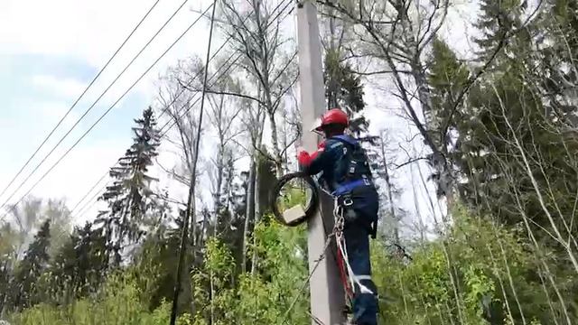 Кризис в Подмосковье: тысячи людей уже 4-й день сидят без света и воды и готовят еду у подъездов

Вс
