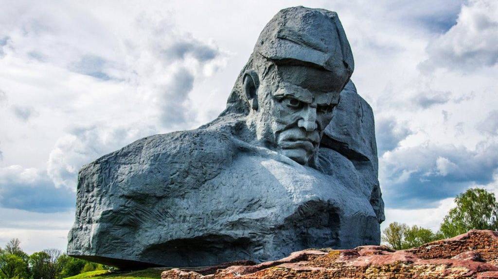 Девять песен к Дню Победы! Песня 3: "Умираю, но не сдаюсь!"