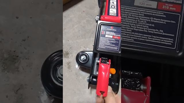 Домкрат подкатной Everforce 2tons, обзор.