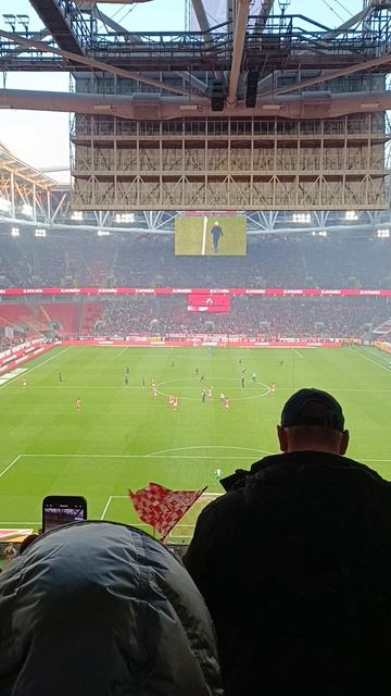 Романцев бьет