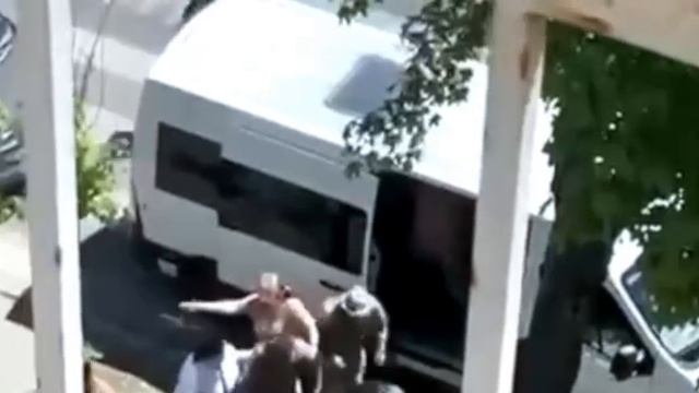 ТЦК поймали очередного "добровольца", он кричал на всю улицу,но ему никто не помог !!!
