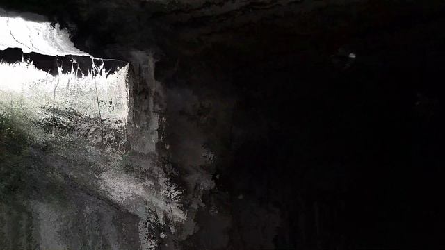 Остатки позиции 86 
артиллерийской зенитной
батареи ЧФ 
на Митридатской гряде.