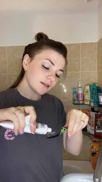 Отбеливающие пасты — обман 90-х, который до сих пор калечит ваши зубы.