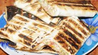 Лаваш гриль с жареным кабачком и томатами
