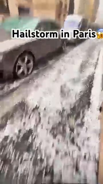 Огромный град прошел по Парижу, Франция