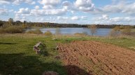 Дом у озера. Первый раз пахал.