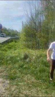 В итоге вся его группа поддержки приехала на разборки,а в итоге они все стали убирать обочину