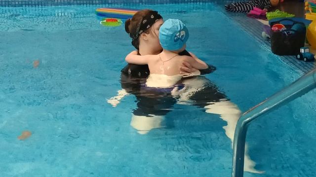 Плавания в бассейне с тренером!