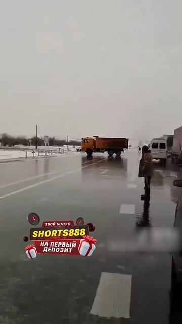 Круто повезло. Счастливчик. Никого не задел не зацепил. И нелег набок😮