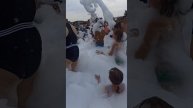 Деревенская девченка на пенную вечеринку случайно попала