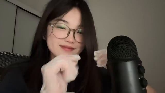 food ASMR. Близкий шёпот, движения рук, звуки рта, запись со стрима.