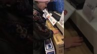 В магазин электроники зашла необычная покупательница. Пенсионерка с крестом уверенно направилась ...