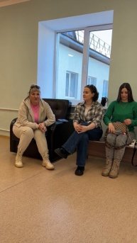 Наше первое собрание с режиссером.
Юлия подметила, «как хорошо, что есть такой проект для мам».👍🤱