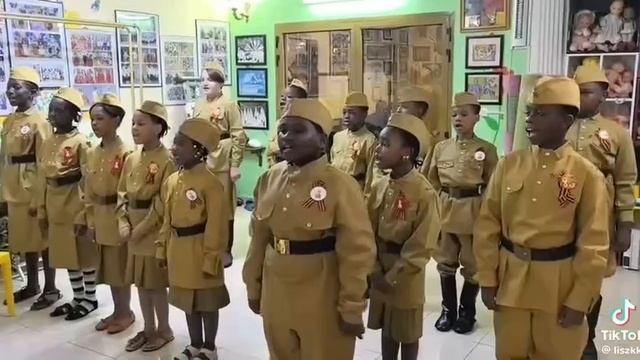 Бомако-столица Мали. Ребята в  местных школах готовятся к празднованию 9 мая.