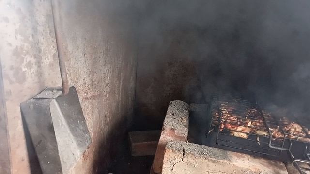 он прикарманил    деньги..мои..