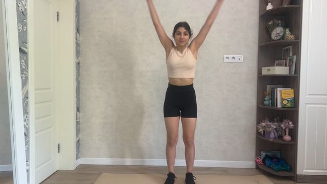 Вращение руками вперед/ назад. 15 повторений в каждую сторону.