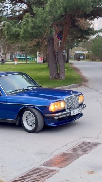 W123