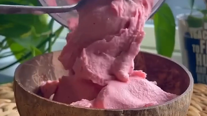ПП-Мороженое из 3 ингредиентов...🍧🍓😋    Рецепт в описании ✍️