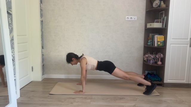 Классические отжимания. 10 повторений