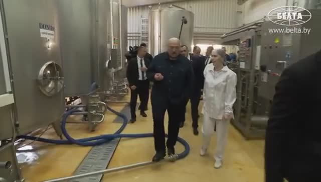 Лукашенко. Не понял! Яму выкопать ДВА года надо?  Цех по производству сыров. Копысь