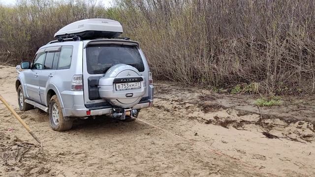 якорь нырнул в песок