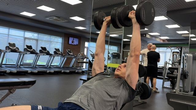 Лучшее упражнение для проработки верха грудных мышц