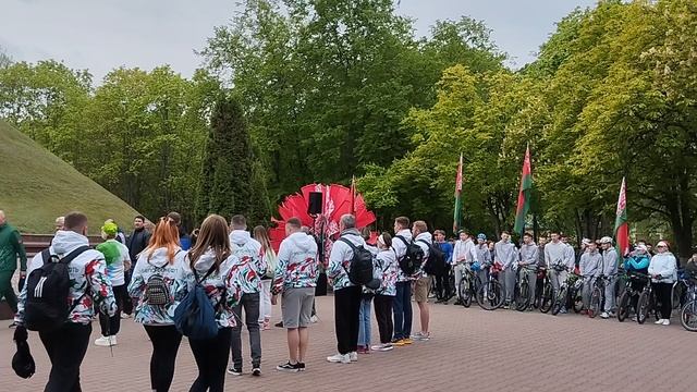 Никто не забыт, ничто не забыто. Возложение цветов павшим воинам  на Кургане г. Гомель