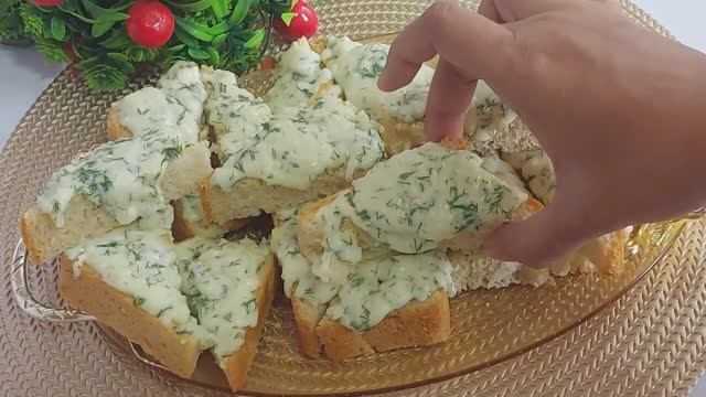 ЧЕСНОЧНО-СЫРНЫЙ ХЛЕБ В ДУХОВКЕ🔥🔥