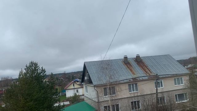 The weather outside the window in our village: облачно за бортом