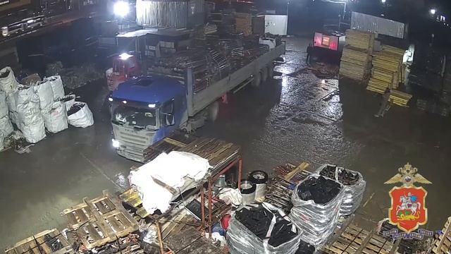 Полицейские УМВД России по г.о. Химки задержали двух работников склада, подозреваемых в краже