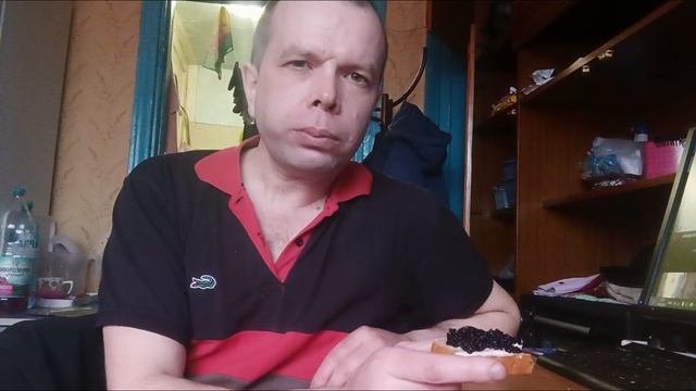 пробую черную икру
