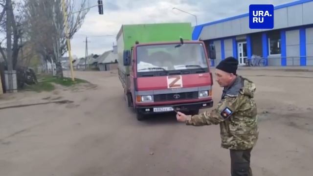 Российским волонтёрам очень сильно повезло, дрон врезался им в лобовое стекло и несдитонировал !!!