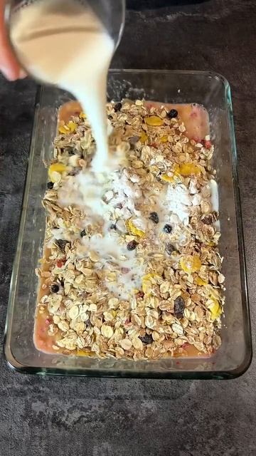 🍌 Запечённые мюсли с клубникой и бананом.