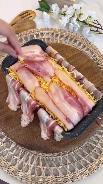 Запеканка с курицей и картошкой в беконе 🍖